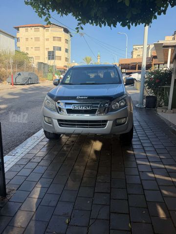 איסוזו די-מקס