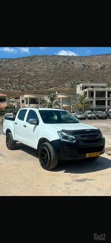 איסוזו די-מקס