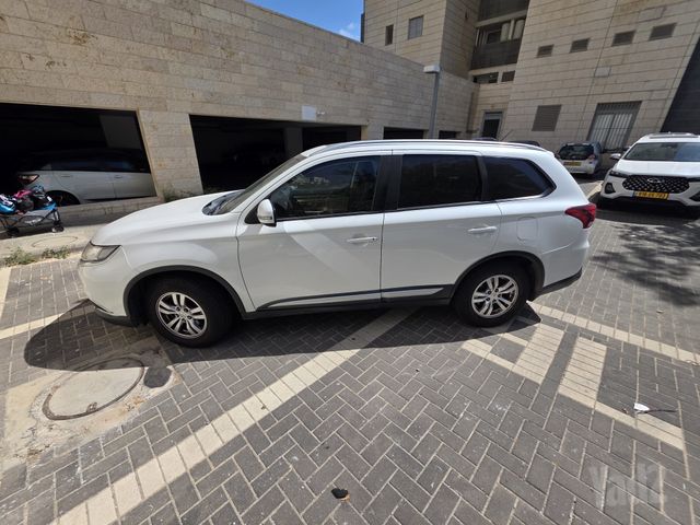מיצובישי אאוטלנדר