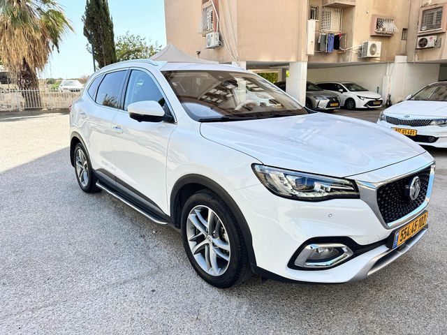 מודעת רכב אם ג'י EHS PHEV