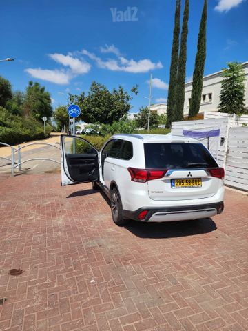 מיצובישי אאוטלנדר