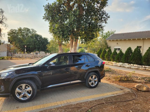טויוטה RAV4