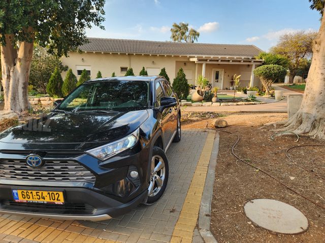 טויוטה RAV4