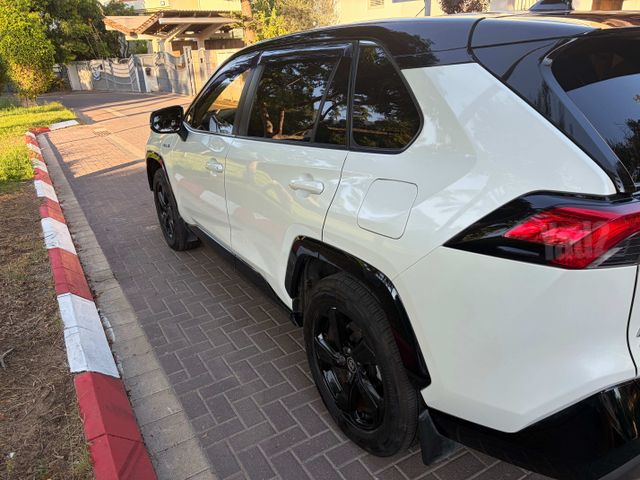 טויוטה RAV4