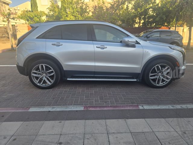 קאדילק XT4