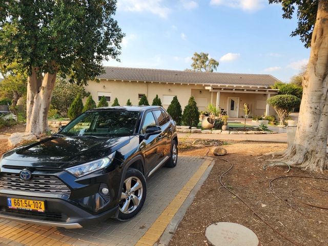 טויוטה RAV4