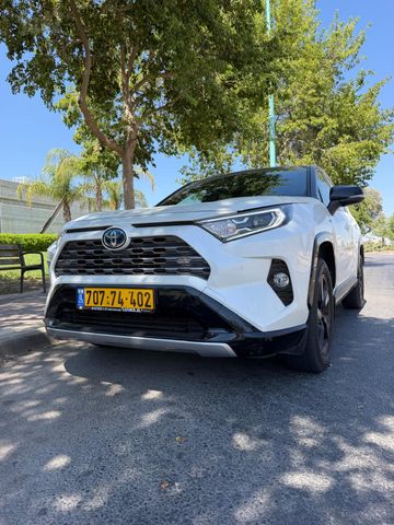 טויוטה RAV4