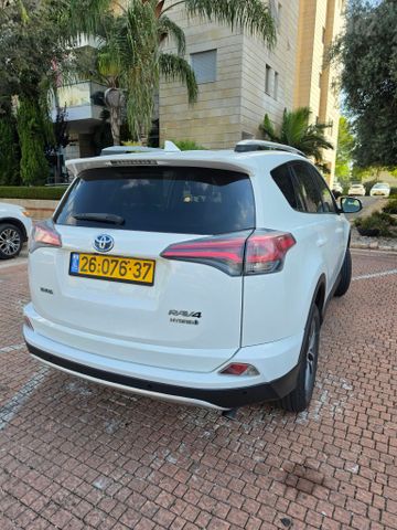 טויוטה RAV4