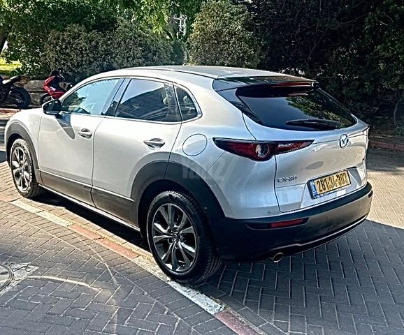 מודעת רכב מאזדה CX-30