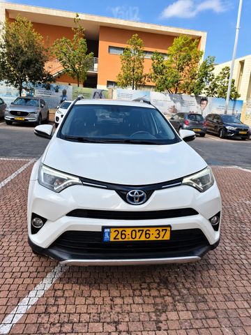 טויוטה RAV4