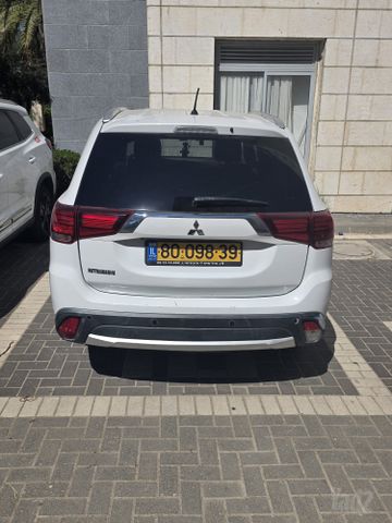 מיצובישי אאוטלנדר