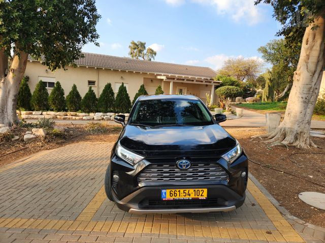 טויוטה RAV4
