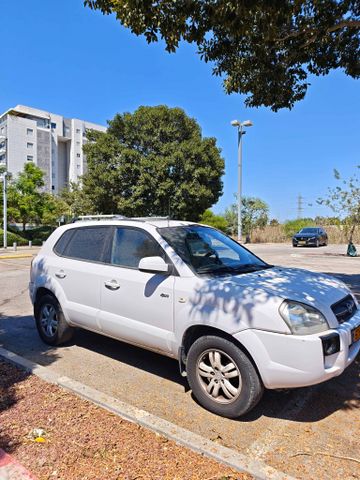 טוסון 4X4 Luxury אוט׳ בנזין 2.7 (175 כ״ס)