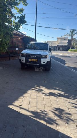 טויוטה לנד קרוזר