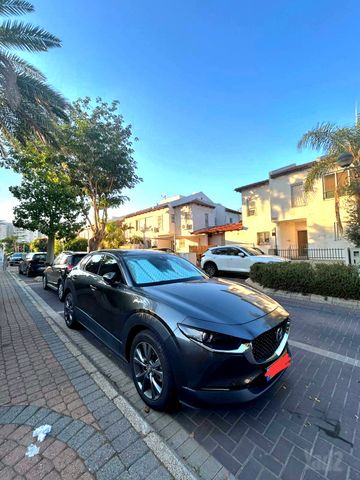 מודעת רכב מאזדה CX-30