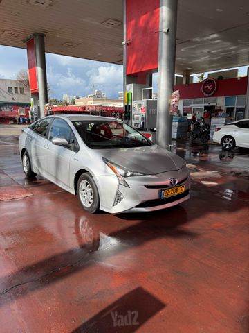טויוטה פריוס