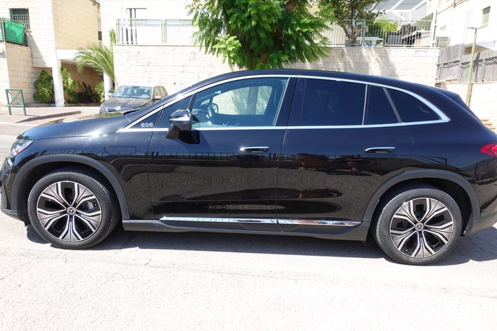 מרצדס-בנץ EQE SUV