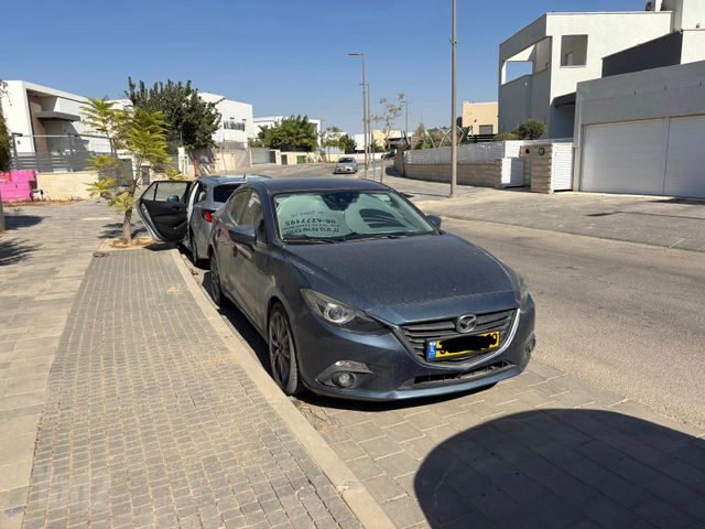 מודעת רכב מאזדה 3