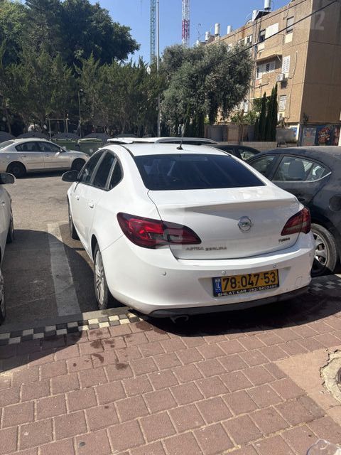 אופל אסטרה
