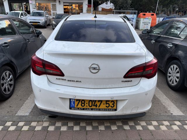 אופל אסטרה