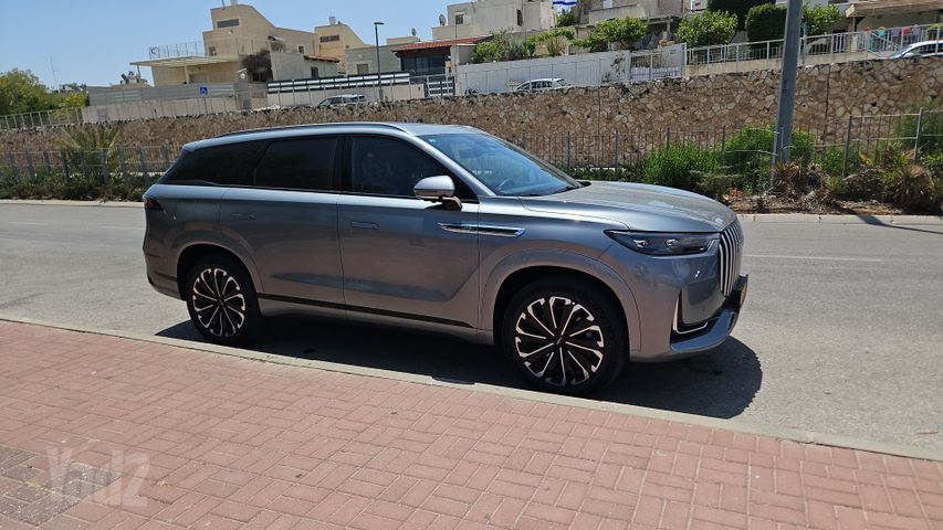ג'אקו J8