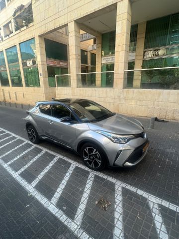 מודעת רכב טויוטה C-HR