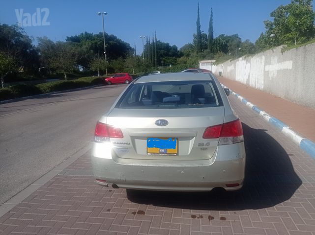סובארו B4/לגאסי