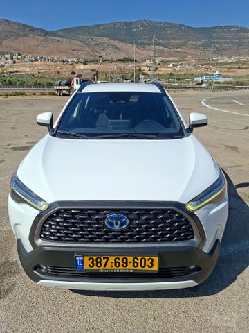 מודעת רכב טויוטה קורולה קרוס