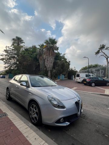 אלפא רומיאו ג'ולייטה