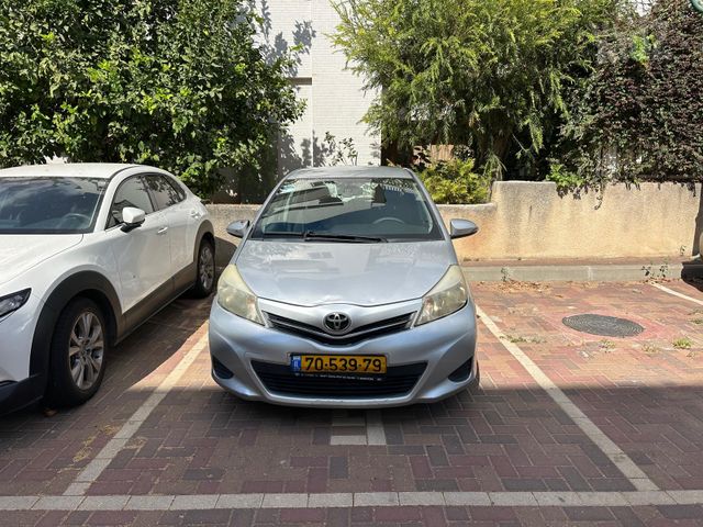 טויוטה יאריס