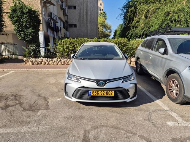 קורולה Sun היברידי אוט׳ 1.8 (98 כ״ס)