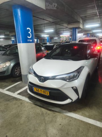 מודעת רכב טויוטה C-HR