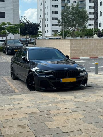 סדרה 5 4X2 M-Superior 530e פלאג-אין אוט׳ 4 דל 2.0 (184 כ״ס)