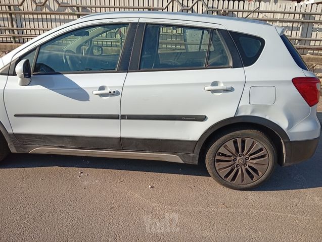קרוסאובר GLX אוט׳ 1.6 (120 כ״ס)