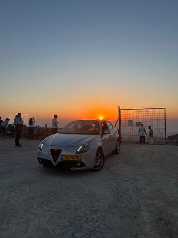 מודעת רכב אלפא רומיאו ג'ולייטה