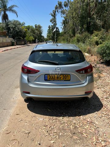 מודעת רכב מאזדה 3