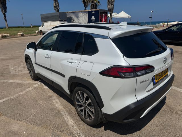 קורולה קרוס Dynamic היברידי אוט׳ 1.8 (97 כ״ס)