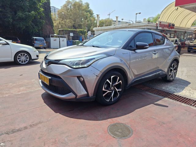 מודעת רכב טויוטה C-HR