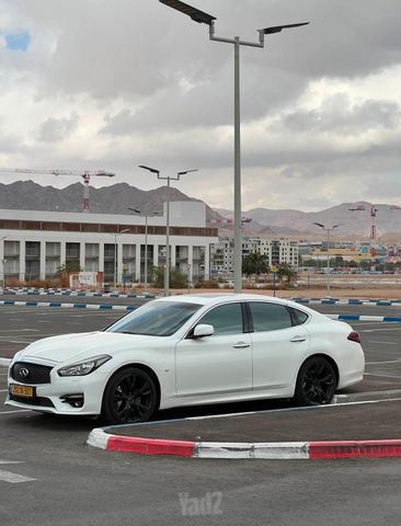 אינפיניטי Q70