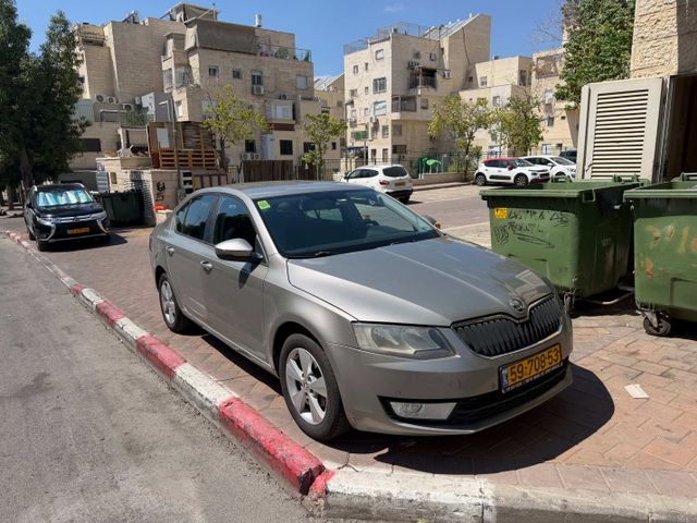 אוקטביה  Elegance אוט׳ בנזין סדאן 1.2 (105 כ״ס) [2013-2016]