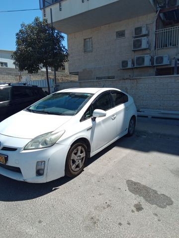 טויוטה פריוס