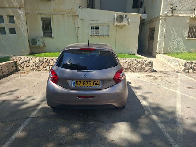 פיג'ו 208