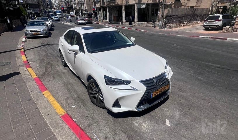 מודעת רכב לקסוס IS