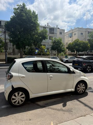 טויוטה אייגו