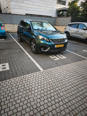 פיג'ו 5008
