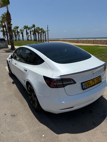 מודעת רכב טסלה מודל 3