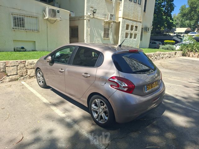 מודעת רכב פיג'ו 208