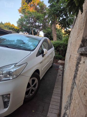 טויוטה פריוס