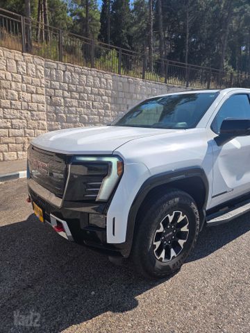 ג'י.אם.סי סיירה EV