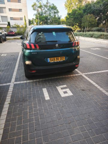 פיג'ו 5008